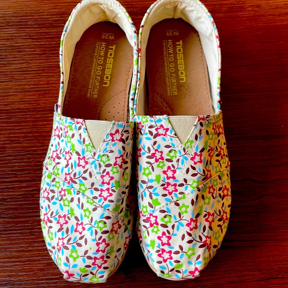 Tiosebon Cute Floral Slip on Shoe